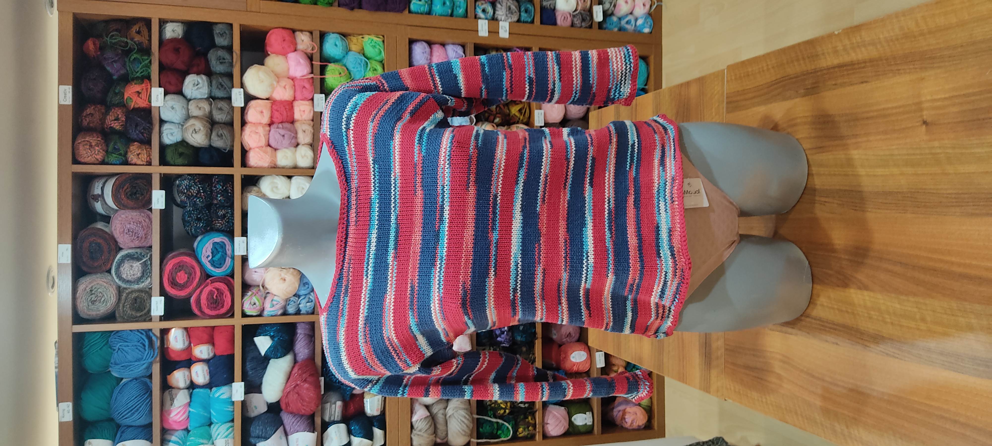 příze YarnArt Jeans Crazy 7208 červenomodrá